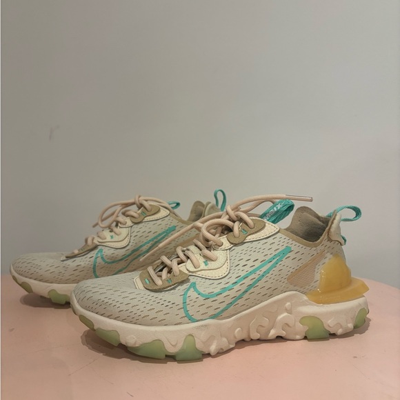 Nike - Picture 6 of 6